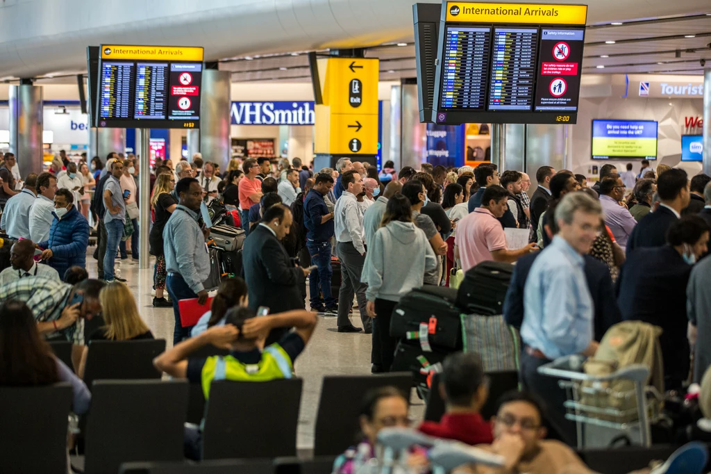 Czy sezon wakacyjny 2022 upłynie pod znakiem chaosu na lotniskach?