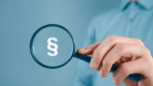 W przypadku gdy pracownik wystawia fikcyjne faktury bez wiedzy i zgody swojego pracodawcy, w orzecznictwie ścierają się dwa poglądy dotyczące tego, kto w takiej sytuacji ponosi odpowiedzialność za odprowadzenie VAT-u