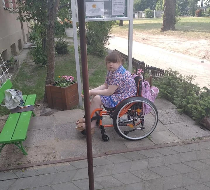 Komisja Zuzi odbyła się na ławce przed budynkiem poradni Komisja Zuzi odbyła się na ławce przed budynkiem poradni