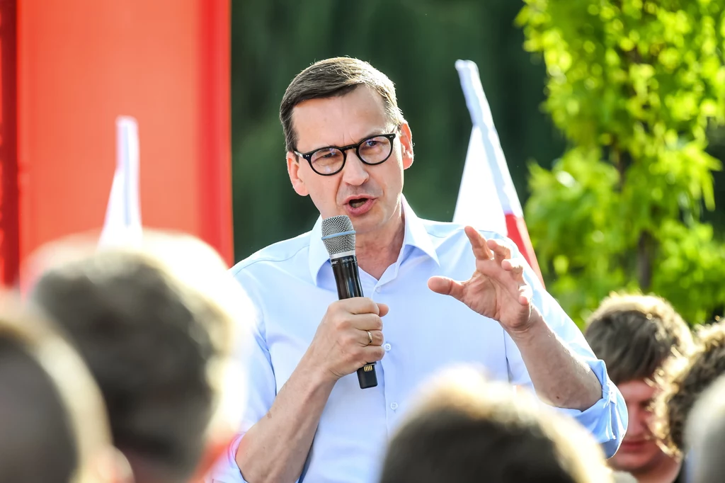 Spółki Skarbu Państwa realizują wyższe zyski, dlatego wypracujemy mechanizm podzielenia się tymi zyskami z obywatelami albo wprowadzimy podatek od zysków nadzwyczajnych na spółki gazowe, energetyczne - zapowiedział w sobotę w Rypinie premier Mateusz Morawiecki