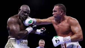 Dereck Chisora (z lewej) i Kubrat Pulew