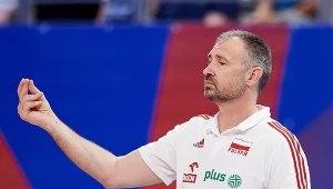 Grbić wymaga tego od polskich siatkarzy. “Nie można stać i dłubać w nosie”