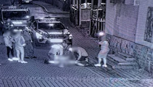 Stopklatka z miejskiego monitoringu pokazująca reanimację mężczyzny na Krupówkach w Zakopanem