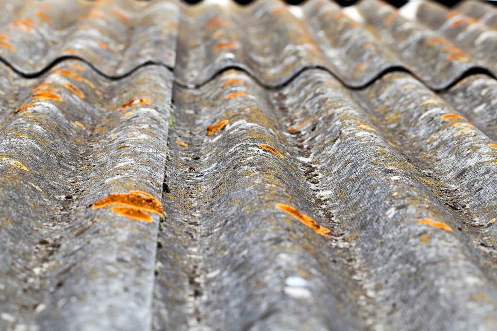 Na wymianę dachu zawierającego azbest można otrzymać dofinansowanie