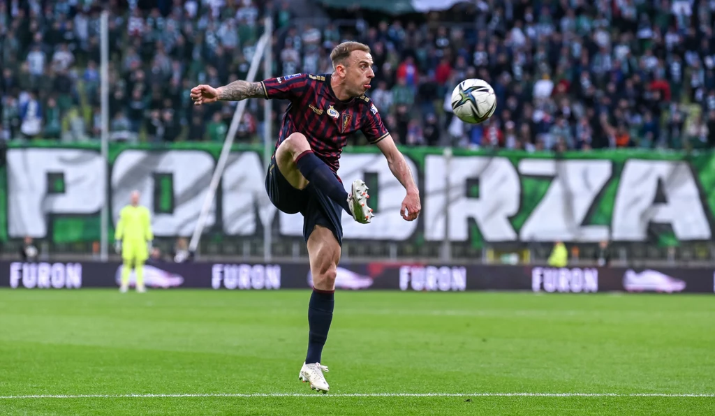Piłka nożna. Liga Konferencji Europy: KR Reykjavik - Pogoń Szczecin. O której godzinie początek meczu? Gdzie oglądać? Na zdjęciu Kamil Grosicki (Pogoń)