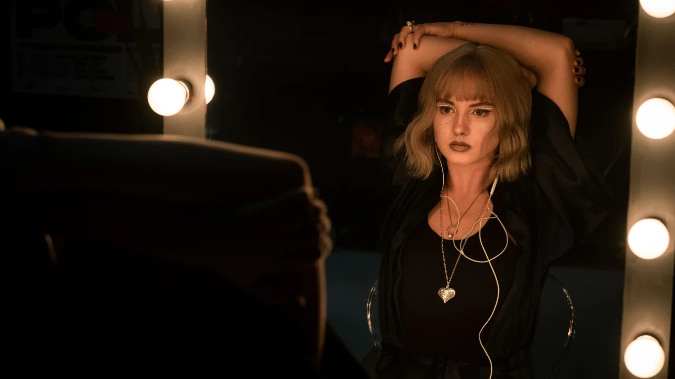 Martyna Byczkowska w filmie "Na chwilę, na zawsze"