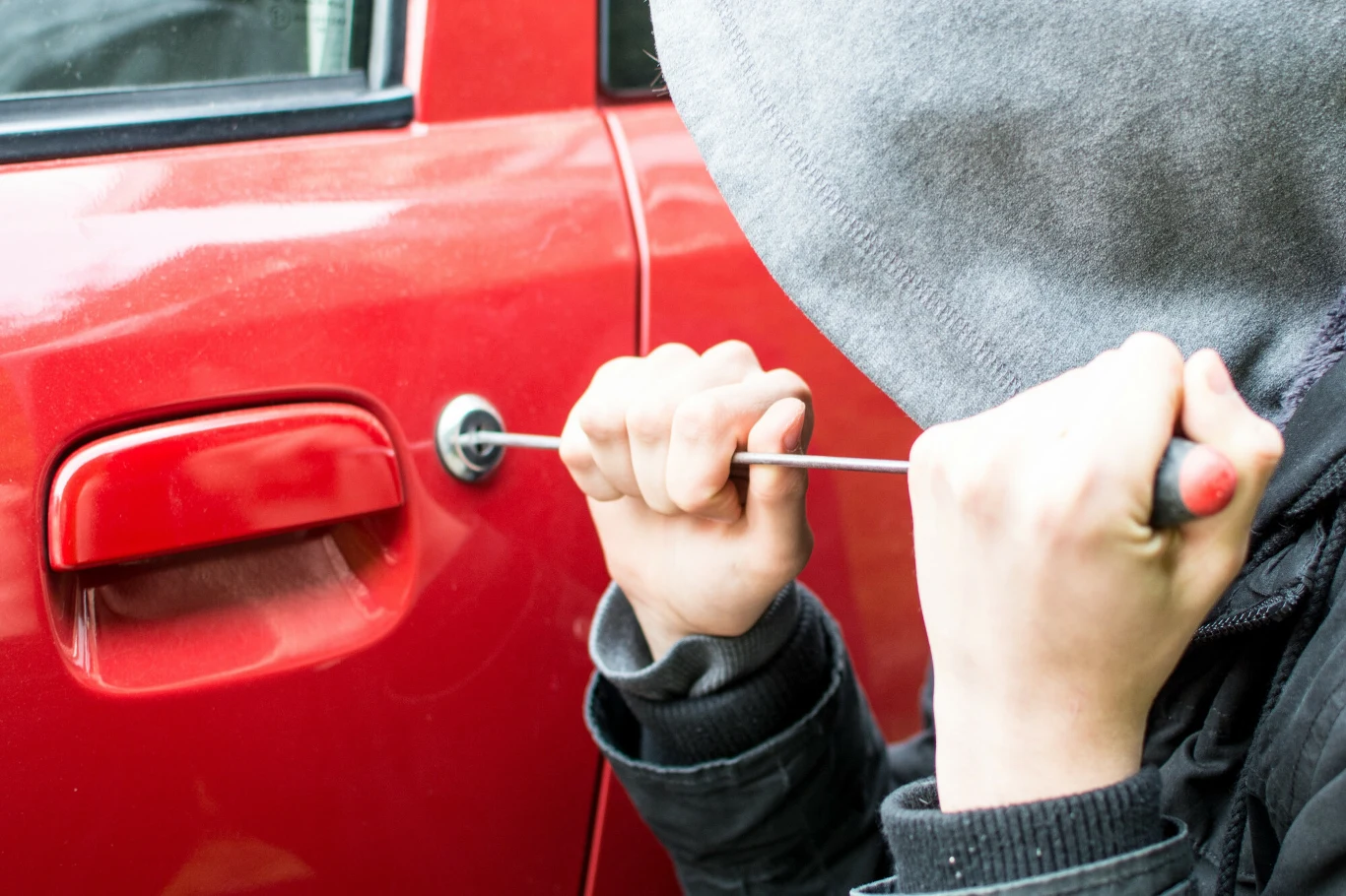 W ciągu godziny złodziej próbował dwukrotnie ukraść auto./zdjęcie ilustracyjne/