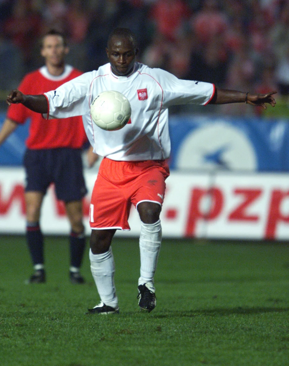 Emmanuel Olisadebe, 2001 rok Emmanuel Olisadebe, 2001 rok