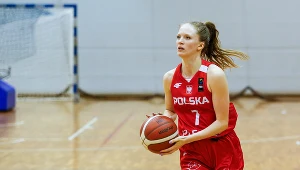 Magdalena Szymkiewicz (tu podczas czerwcowego meczu towarzyskiego z Grecją) potyczkę z Łotwą rozpoczęła w pierwszej piątce