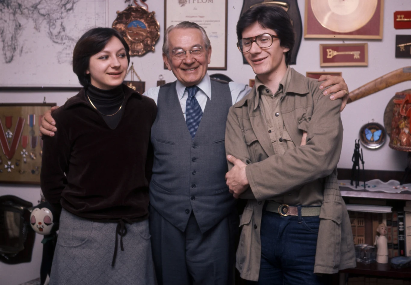 Mieczysław Fogg wiódł podwójne życie. Na zdjęciu z wnukami Mieczysław Fogg wiódł podwójne życie. Na zdjęciu z wnukami