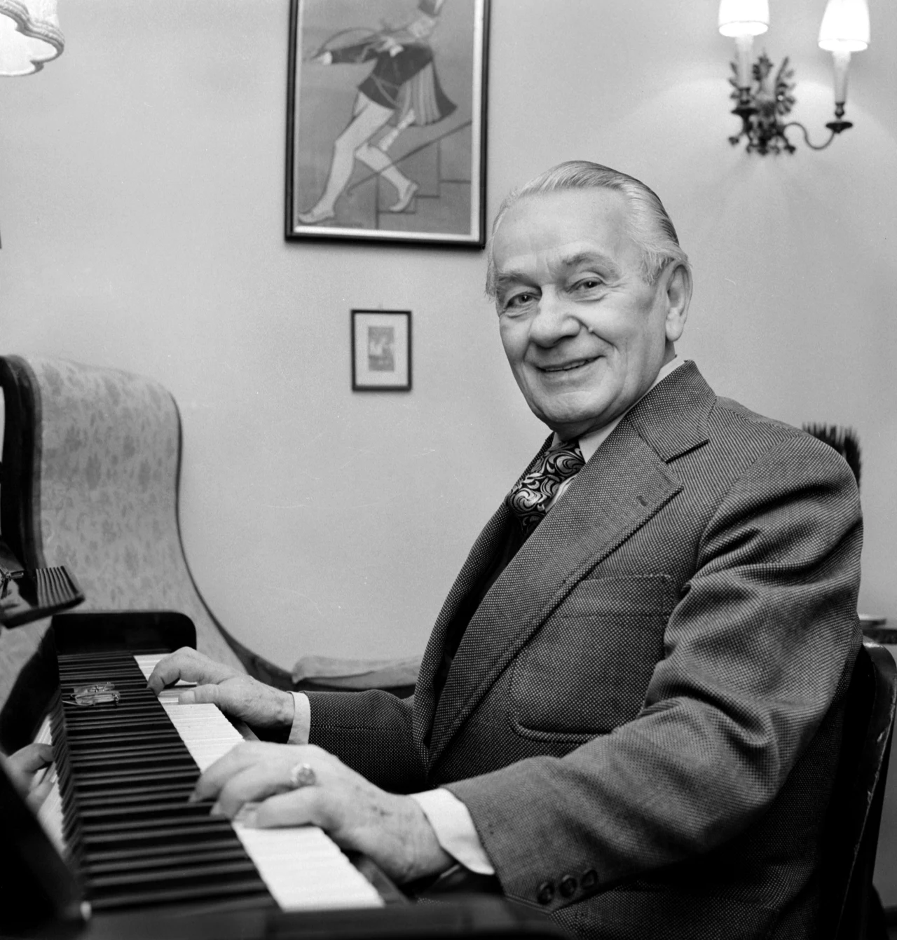 Mieczysław Fogg w swoim domu Mieczysław Fogg w swoim domu