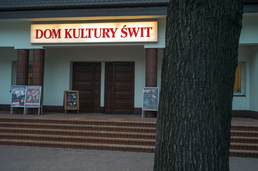 Dom kultury "Świt" w Warszawie Dom kultury "Świt" w Warszawie