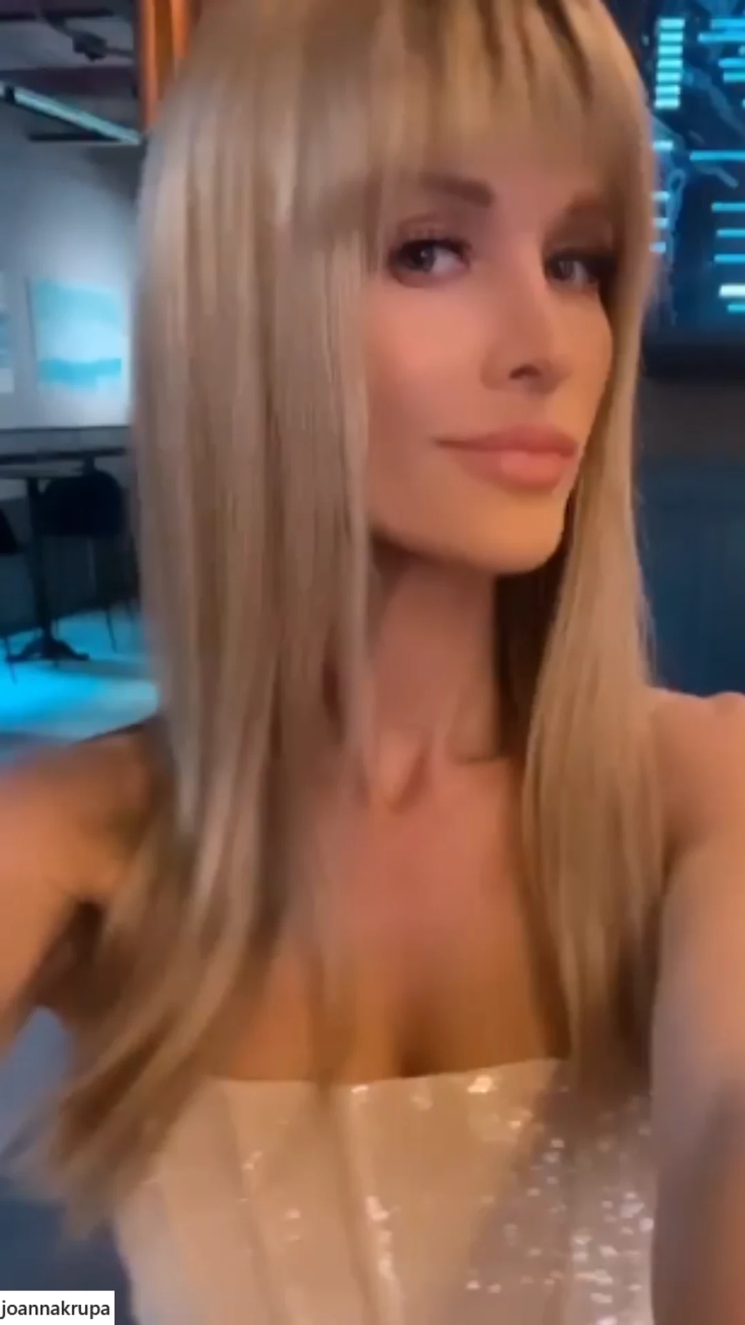 Joanna Krupa na Instagramie @joannakrupa/ pochwaliła się nową fryzurą. Pasuje jej? Joanna Krupa na Instagramie @joannakrupa/ pochwaliła się nową fryzurą. Pasuje jej?