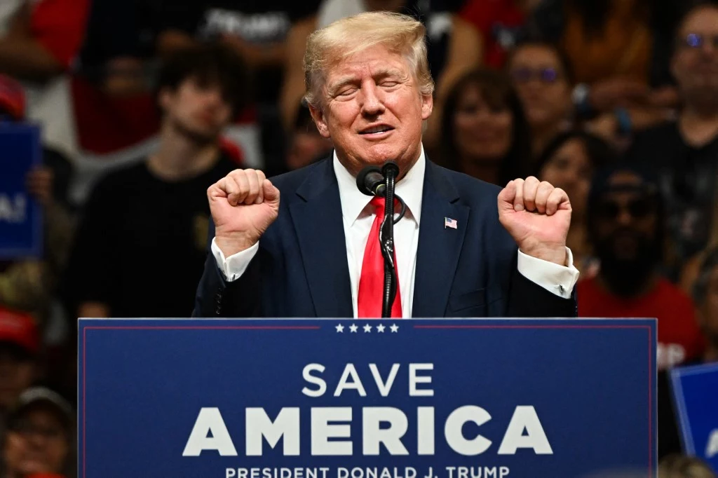 Donald Trump podczas wystąpienia na Alasce Donald Trump podczas wystąpienia na Alasce