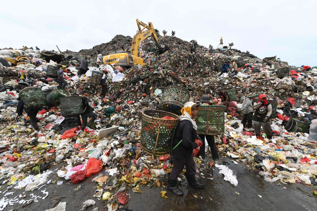 Wysypisko śmieci Bantar Gebang w Bekasi/Indonezja