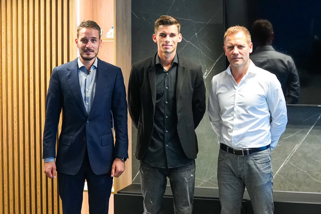 Filip Marchwiński po nowym kontrakcie (fot. lechpoznan.pl/fot. Karol Mędak) Filip Marchwiński po nowym kontrakcie (fot. lechpoznan.pl/fot. Karol Mędak)