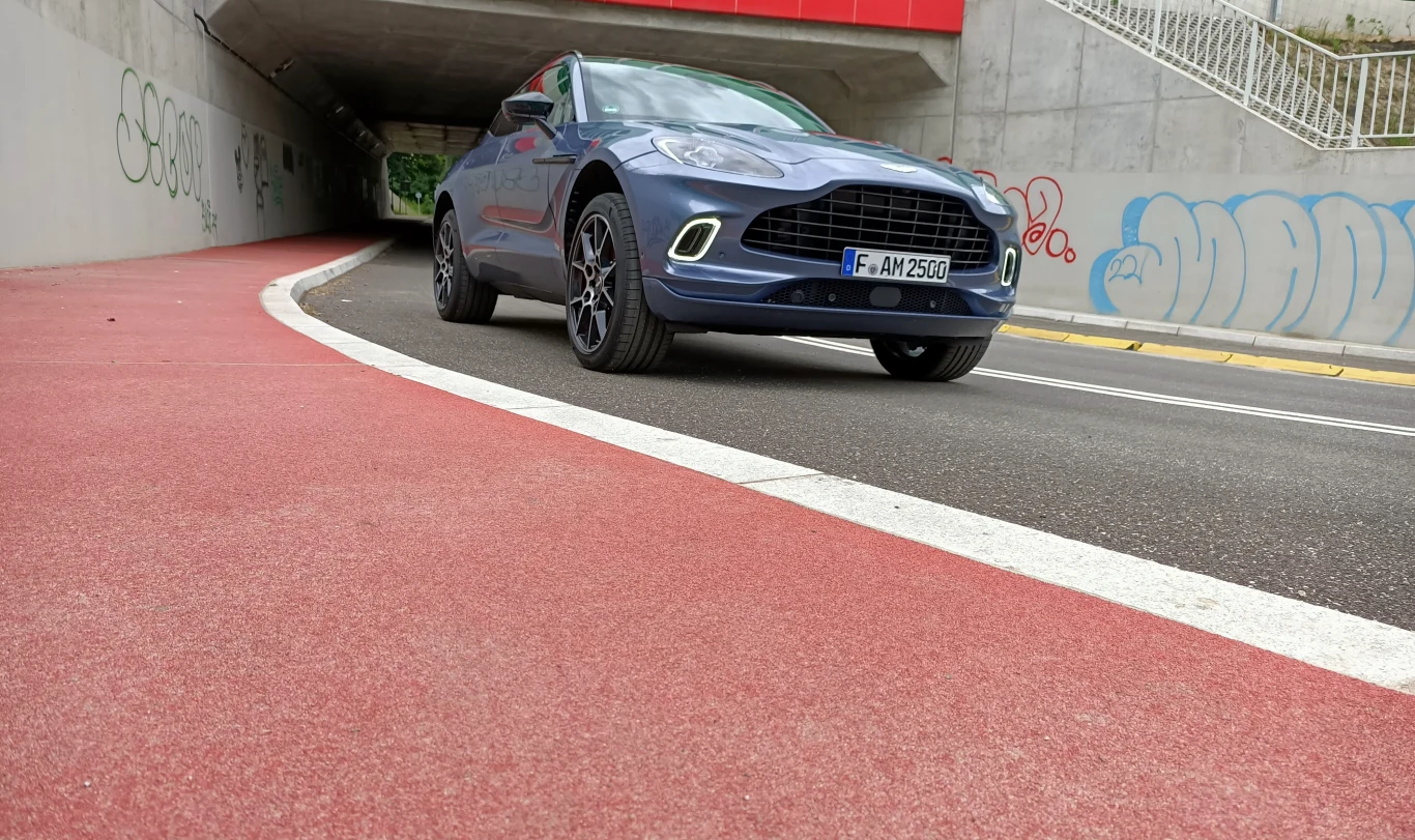 Aston Martin DBX