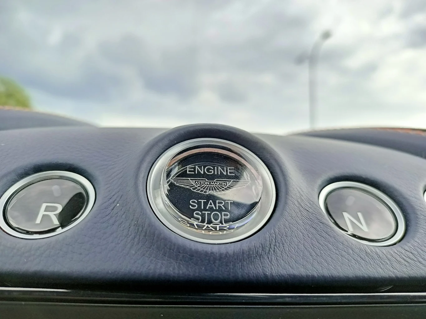 Aston Martin DBX
