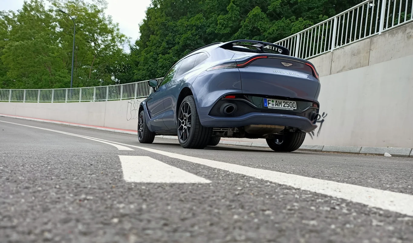 Aston Martin DBX