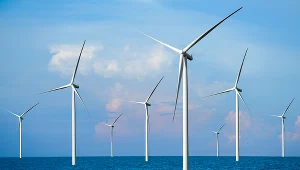 Głównym powodem awansu Polski było ogłoszenie postępowań na wydanie pozwoleń lokalizacyjnych na nowe farmy wiatrowe offshore
