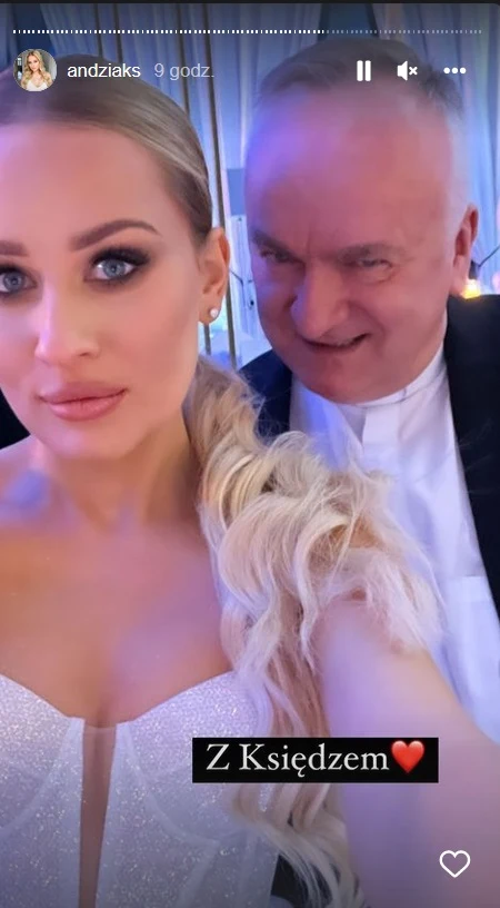 Andziaks zrobiła sobie selfe z księdzem Andziaks zrobiła sobie selfe z księdzem