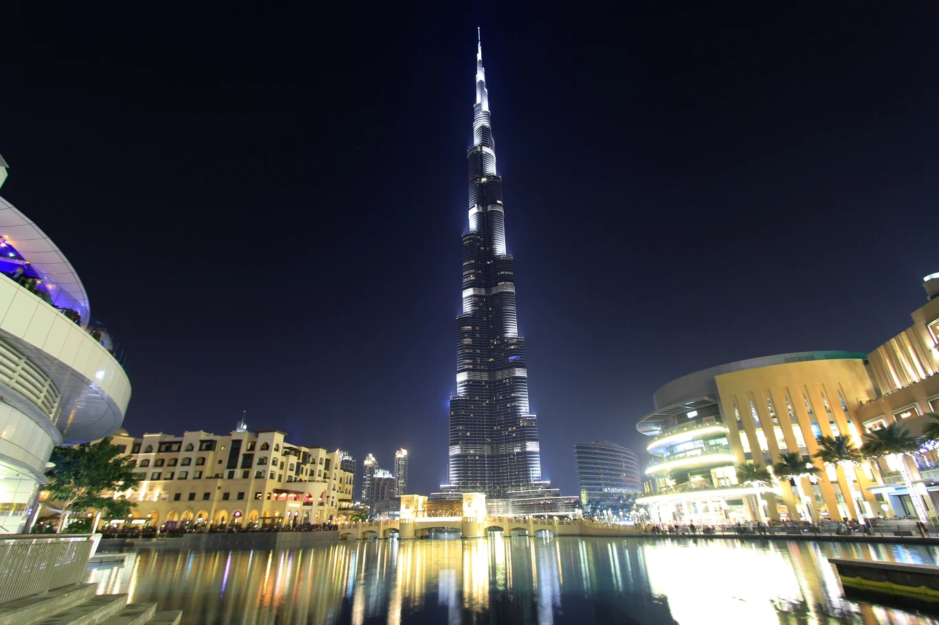 Widok na Burj Khalifa nocą Widok na Burj Khalifa nocą