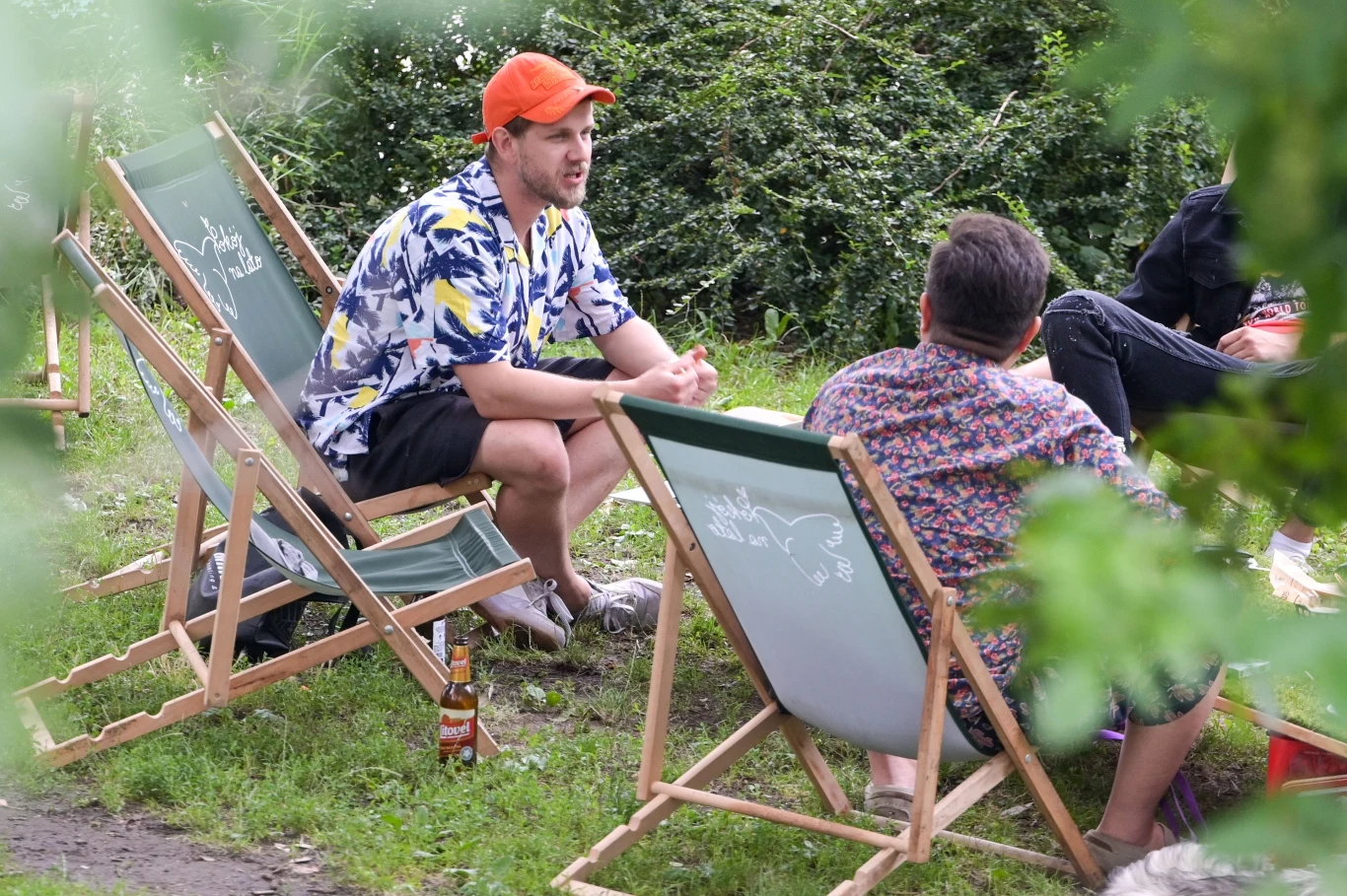 Antek Królikowski "przyłapany" na mieście z nową ukochaną i znajomymi Antek Królikowski "przyłapany" na mieście z nową ukochaną i znajomymi