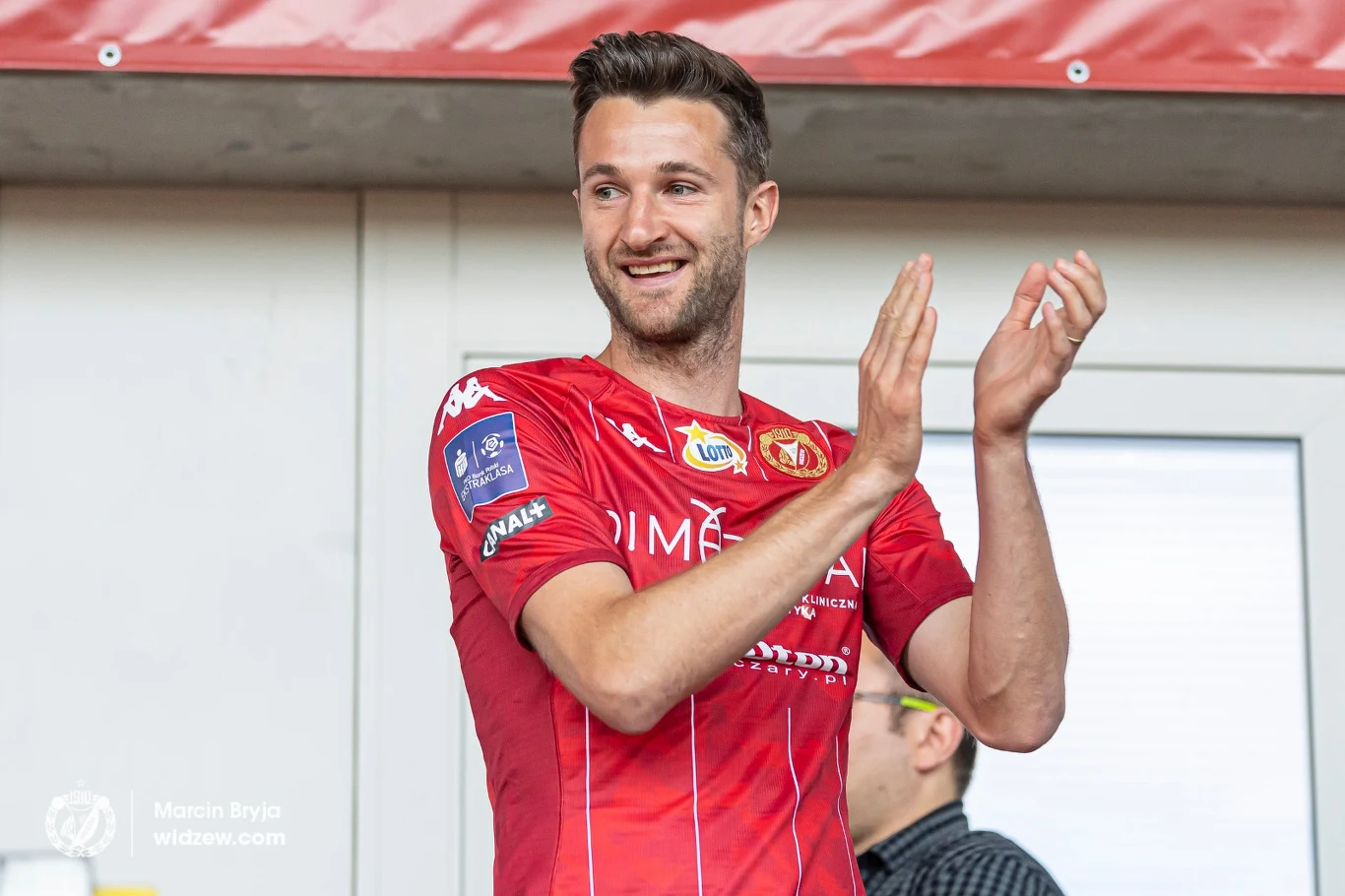 Marek Hanousek prezentuje koszulkę Widzewa na sezon 2022/2023 Marek Hanousek prezentuje koszulkę Widzewa na sezon 2022/2023