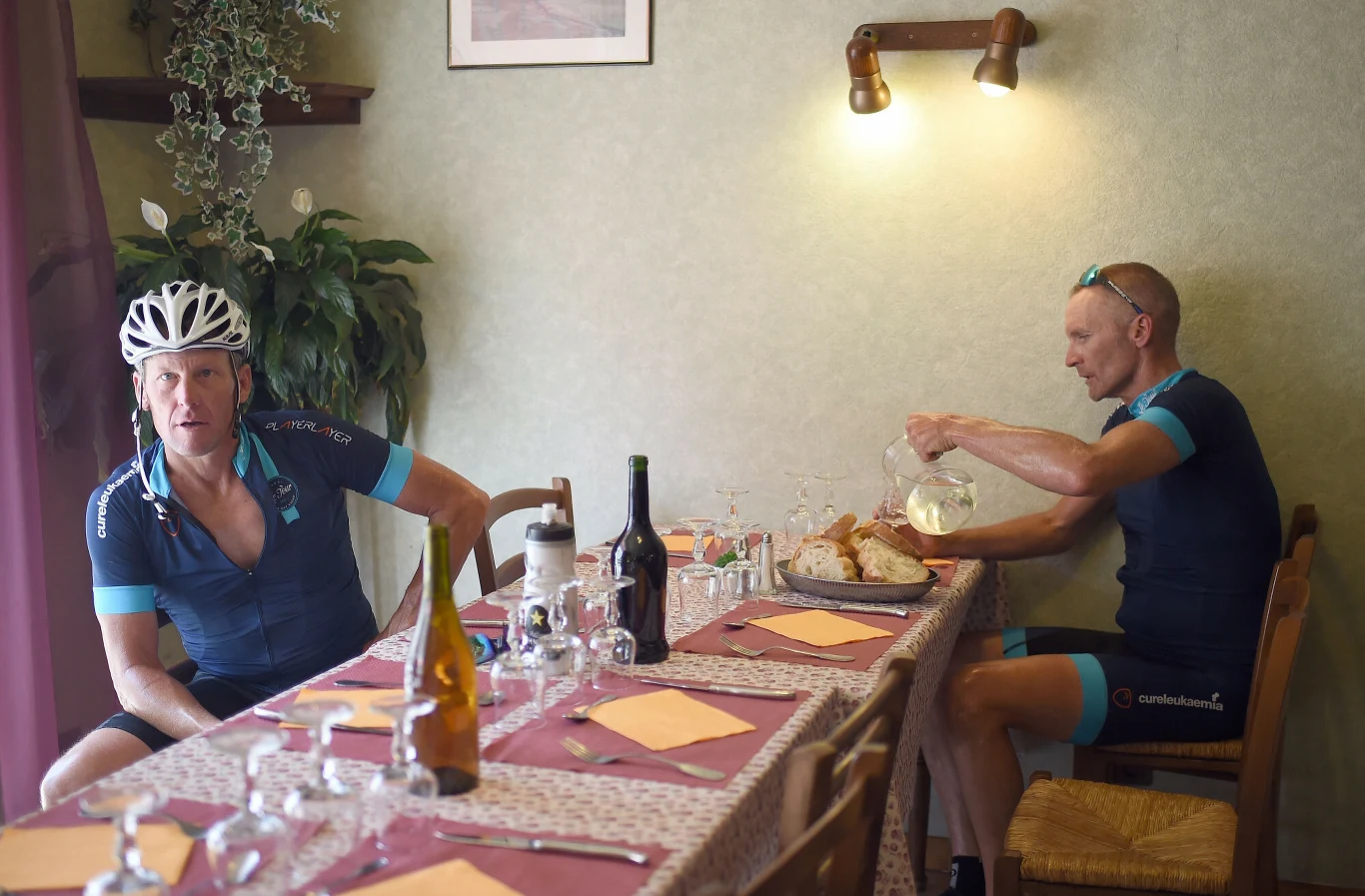 Lance Armstrong (w kasku) Lance Armstrong (w kasku)