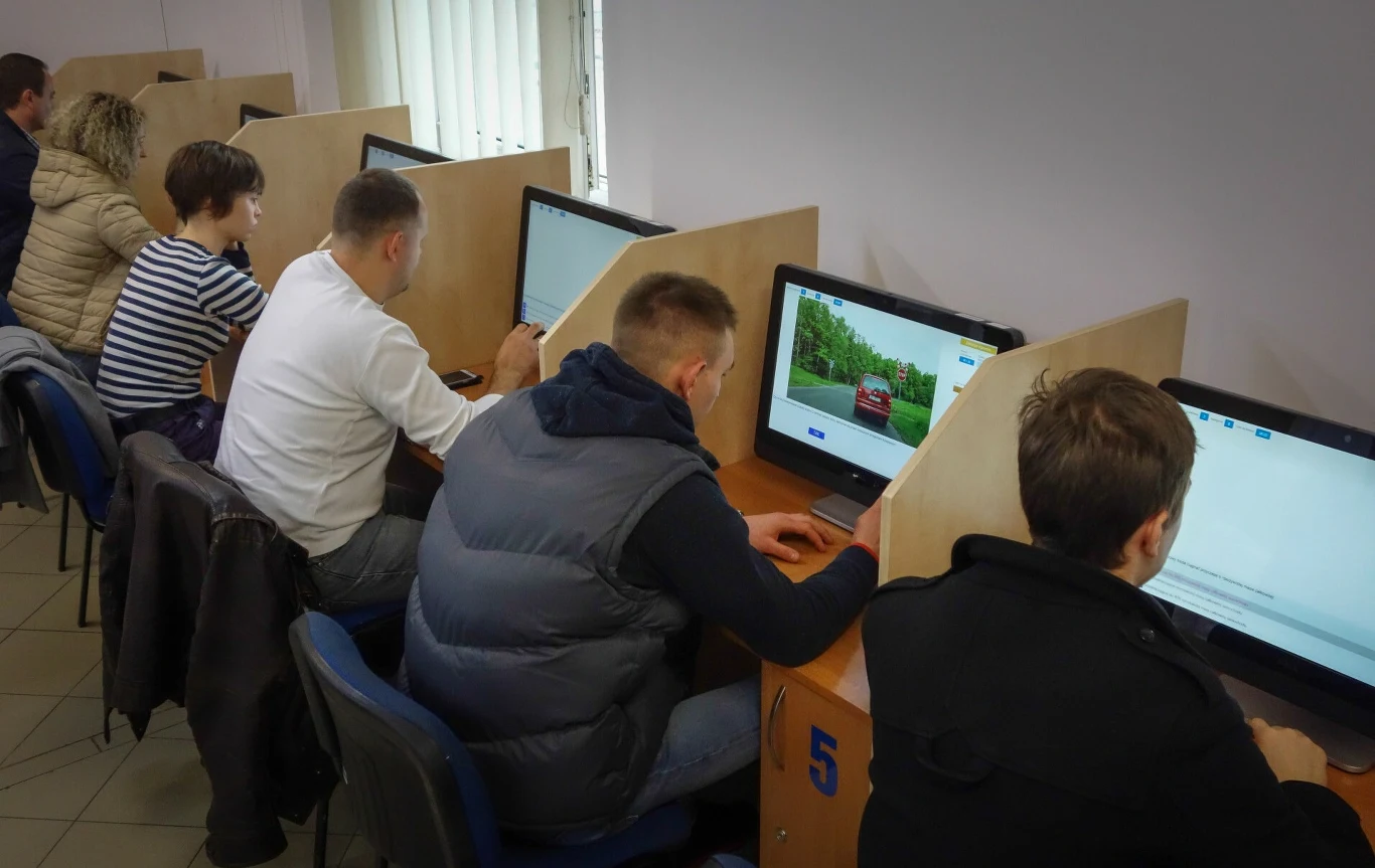 Jak wygląda egzamin teoretyczny na prawo jazdy? Jak wygląda egzamin teoretyczny na prawo jazdy?