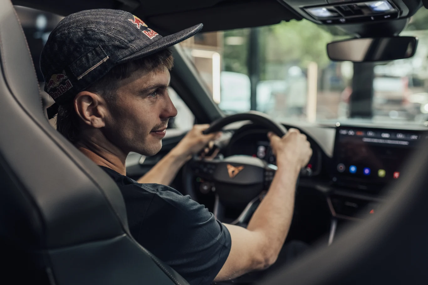 Szymon Godziek i Cupra Formentor
