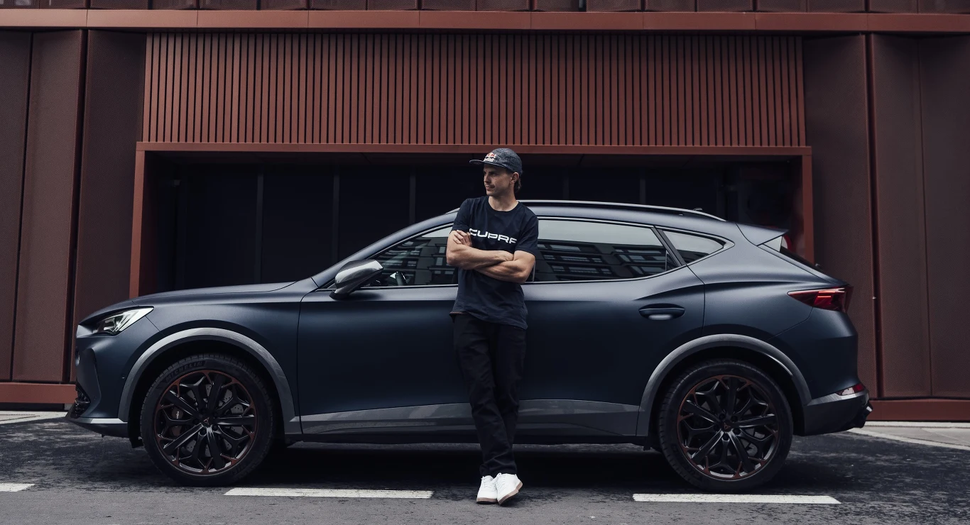 Szymon Godziek i Cupra Formentor
