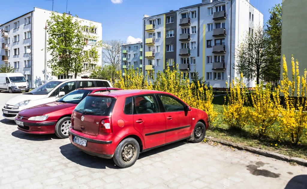 Miejsce postojowe pod blokiem oznacza kolejny podatek do zapłaty