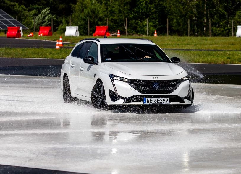 Czy hybrydowy Peugeot 308 SW to dobry zakup?