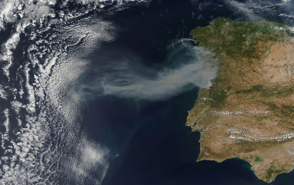 Dym przemieszczający się  z Portugalii