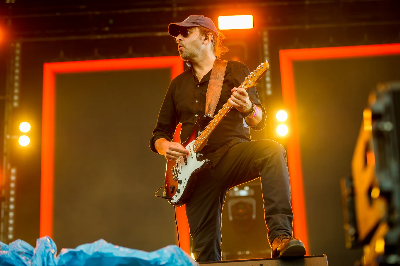 Sztywny Pal Azji na scenie w Jarocinie