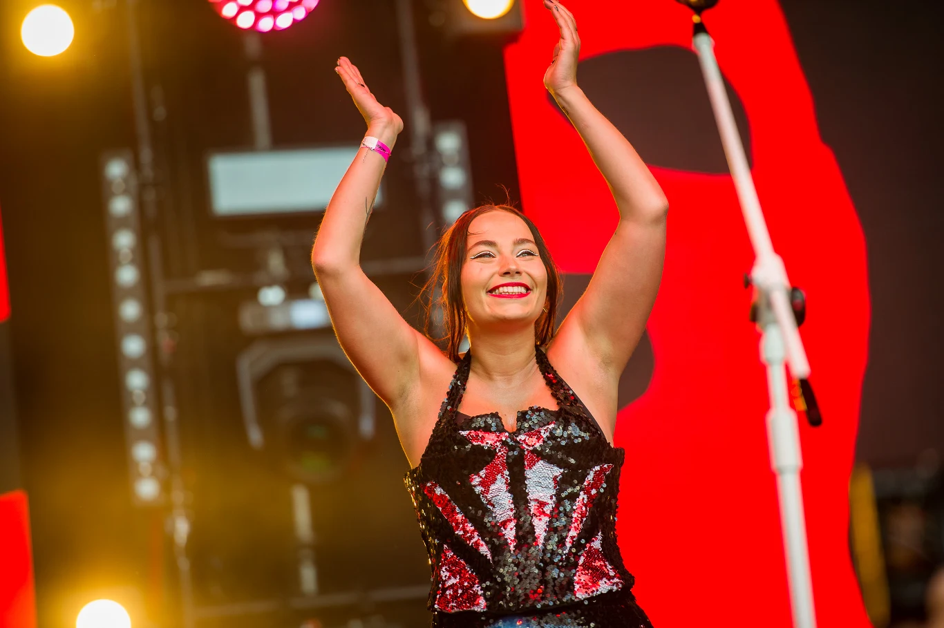 Mery Spolsky na scenie w Jarocinie