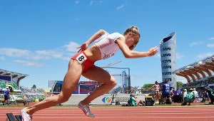 Natalia Kaczmarek na starcie biegu eliminacyjnego w Eugene