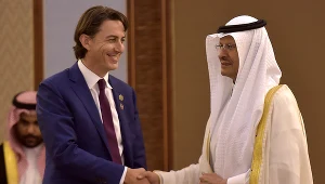 Amos Hochstein (L), doradca Departamentu Stanu USA ds. bezpieczeństwa energetycznego i minister energii Arabii Saudyjskiej książę Abdulaziz bin Salman al-Saud