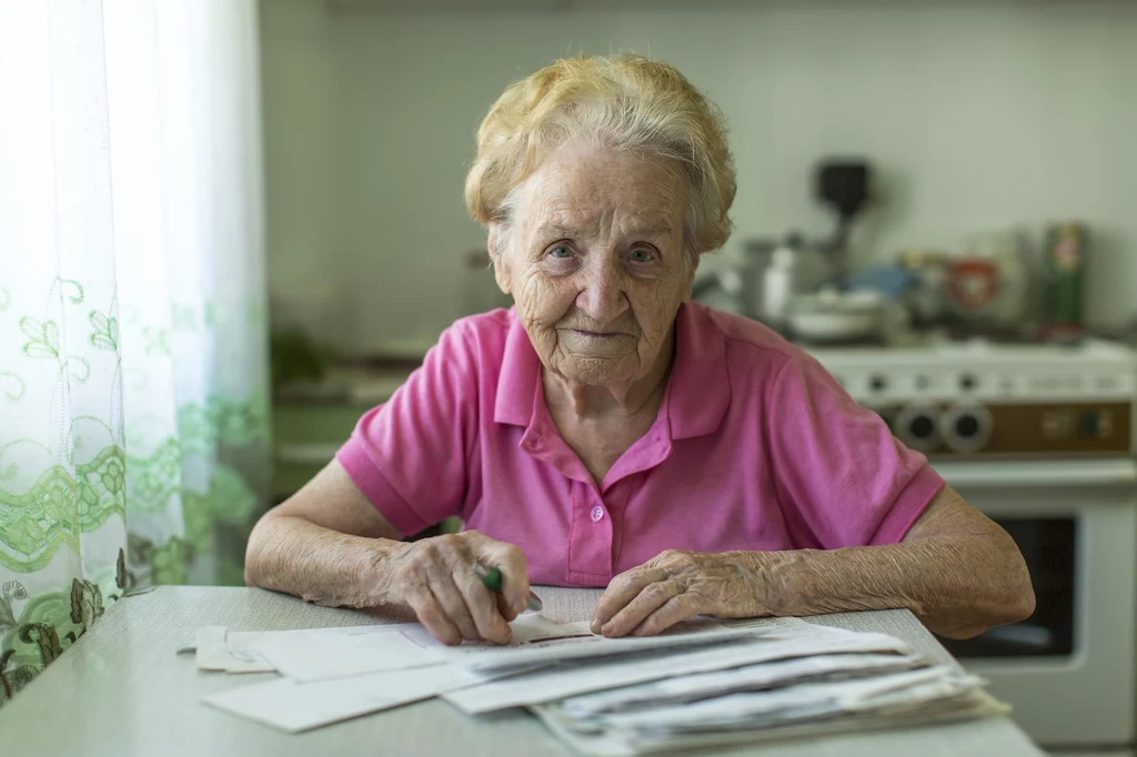 Wybrani seniorzy mogą otrzymać świadczenie honorowe