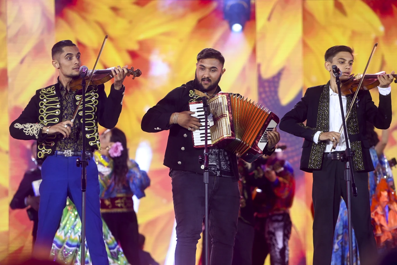 Niedzielny koncert otworzył romski hymn "Dżelem, dżelem" w zbiorowym wykonaniu wszystkich artystów. Na zdjęciu Cygańscy Książęta.