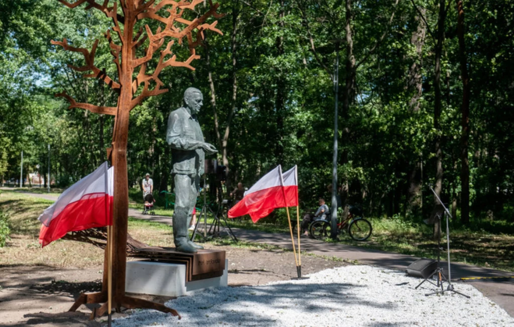 Pomnik Szyszki stanął końcem czerwca w Jarocinie