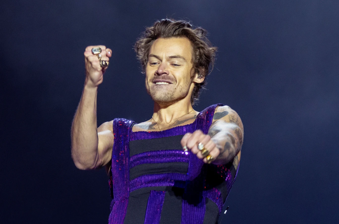Harry Styles prezentuje nowy teledysk Harry Styles prezentuje nowy teledysk