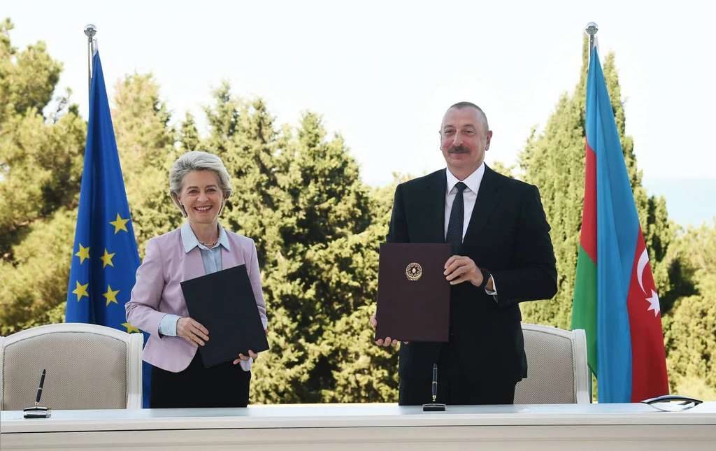 Prezydent Azerbejdżanu Ilham Alijew i szefowa KE Ursula von der Leyen