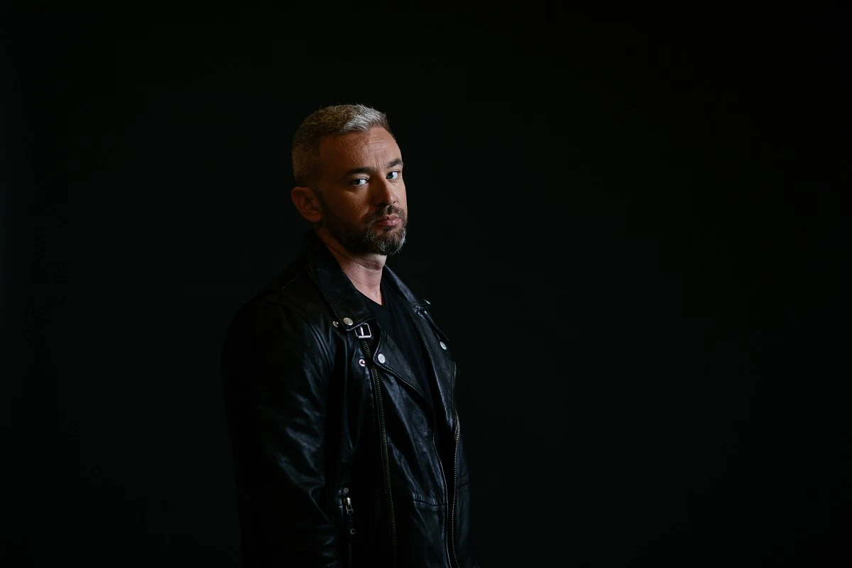 Pisarz Przemysław Piotrowski, autor "Bagna": "Politycy brutalnie nas podzielili" Pisarz Przemysław Piotrowski, autor "Bagna": "Politycy brutalnie nas podzielili"