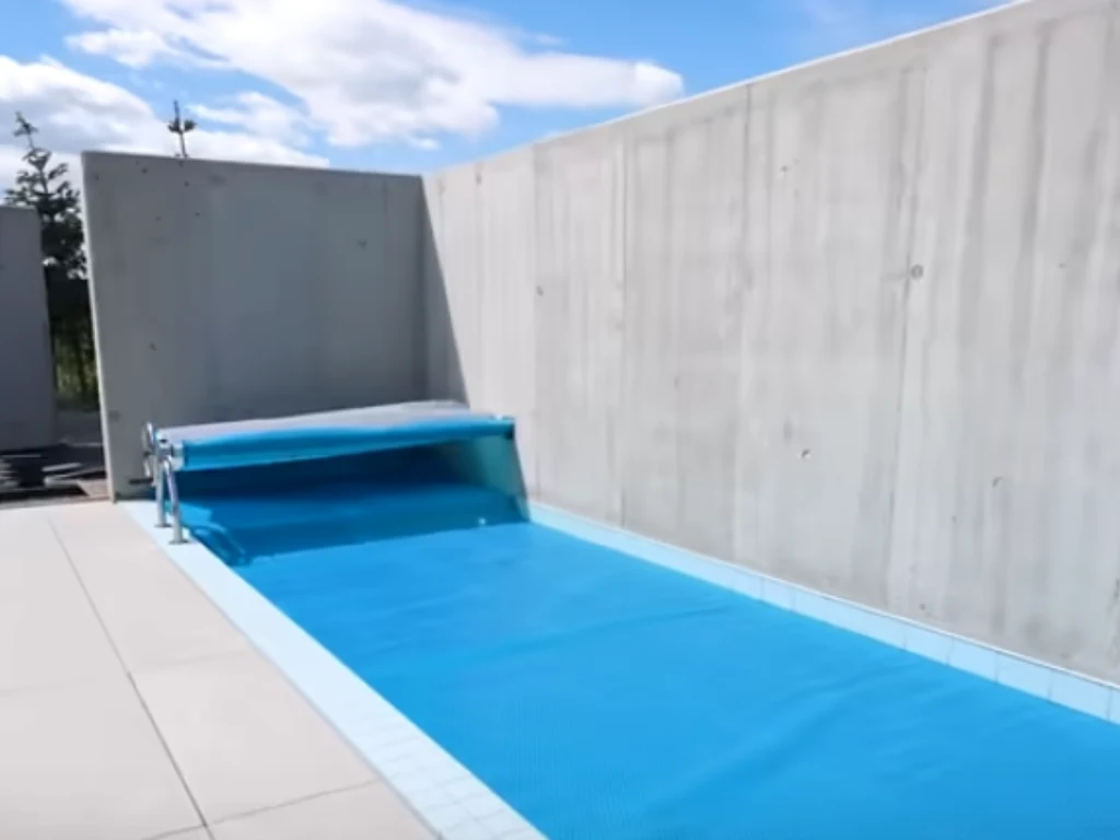 Koło domu nie zabrakło basenu YT @ WERSOW