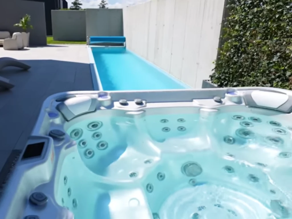 Znalazło się również jacuzzi YT @ WERSOW