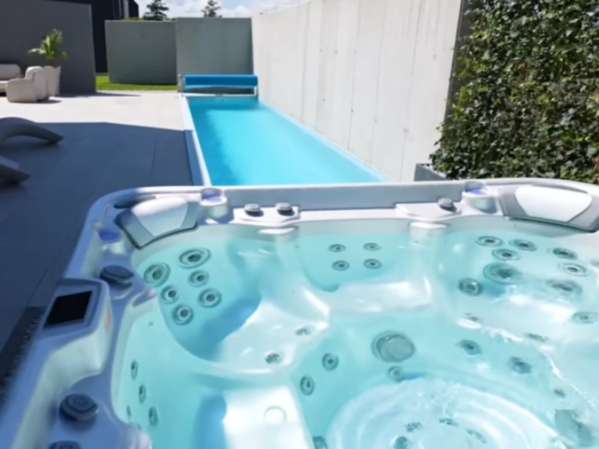 Znalazło się również jacuzzi YT @ WERSOW Znalazło się również jacuzzi YT @ WERSOW