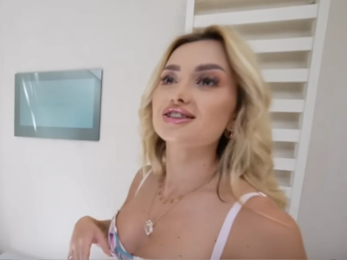 Nie zabrakło też TV, który można oglądać leżąc w wannie Nie zabrakło też TV, który można oglądać leżąc w wannie