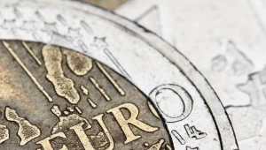 Euro pod presją EBC